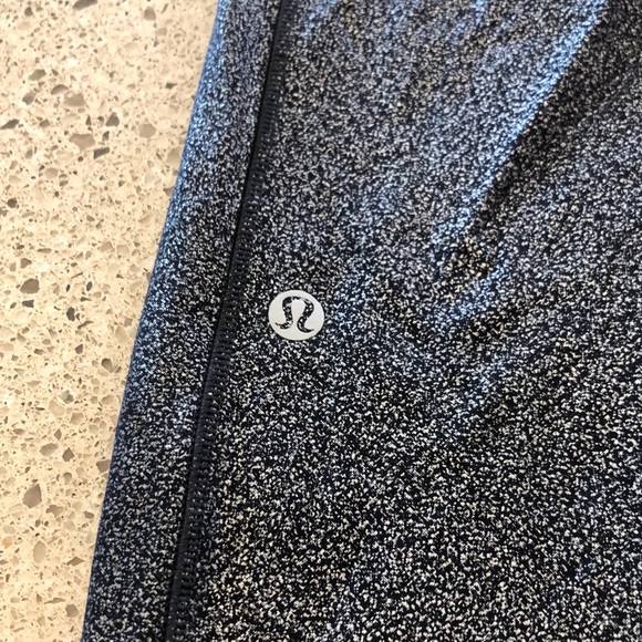 Lululemon Women’s Leggings - Size 8 - Grey/Black - Picture 7 of 7